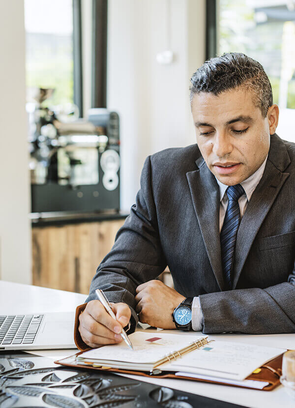 banker-working-desk